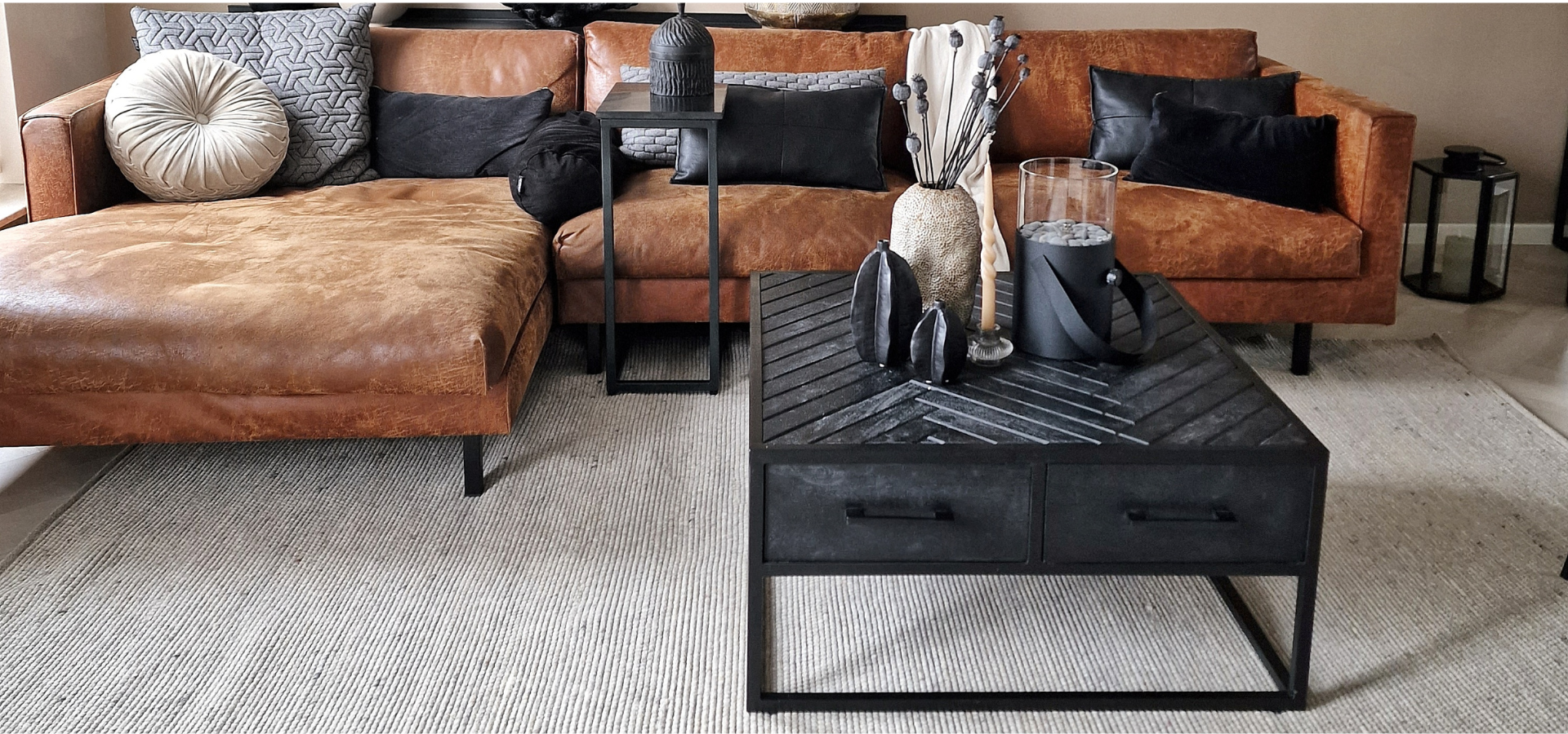 Der ideale Teppich zu Ihrem cognacfarbenen Sofa – Volero