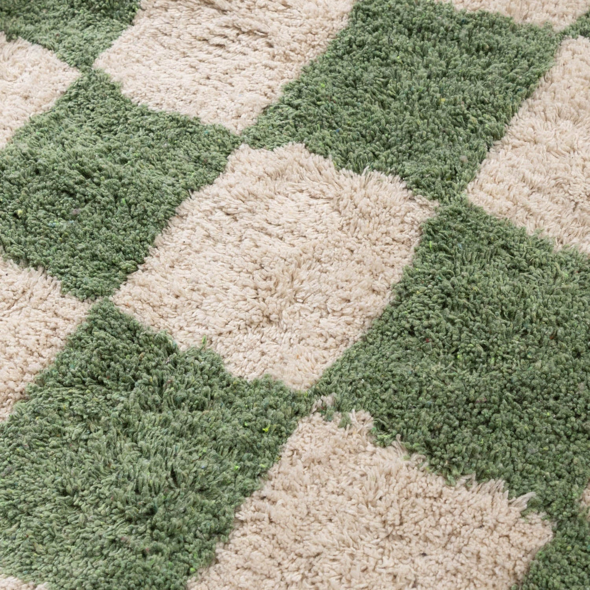 Retro Rug - Gambit Green/White